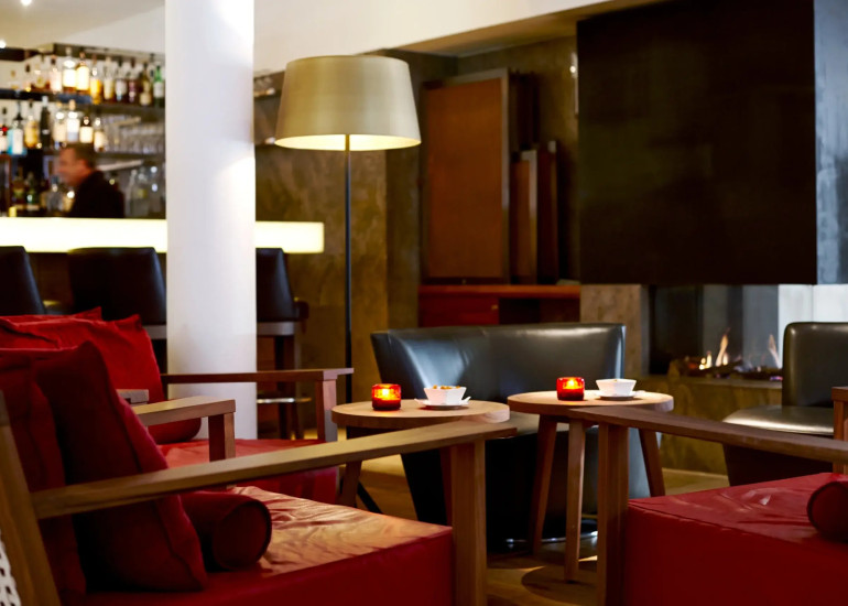 waldhotel stuttgart barno18 hotelbar kamin scaled